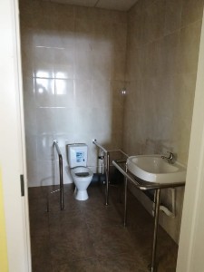 Санитарно-гигиеническое помещение для инвалидов и маломобильных групп населения (здание 2)